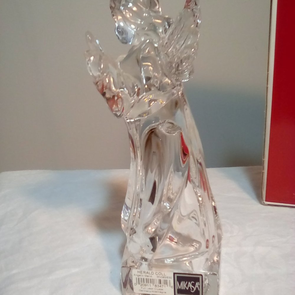 Mikasa angel with mandolin - Picture 7 of 7